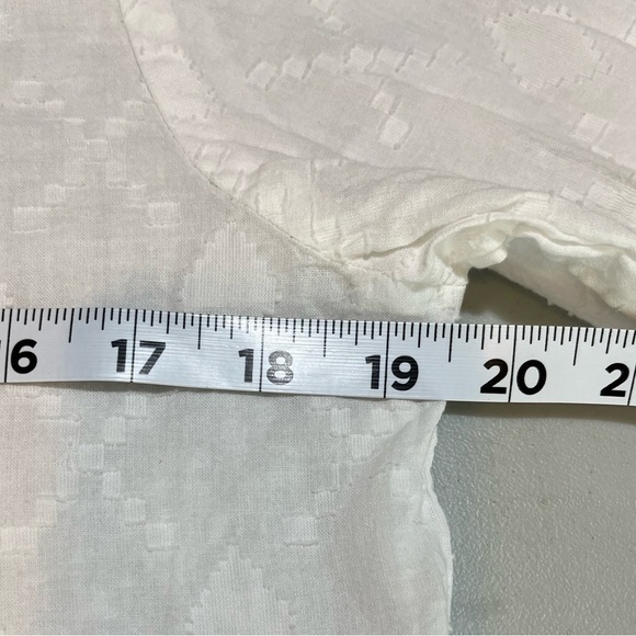 VICKI WAYNE Embossed Vine White Tunic w/ Colorful Floral Embroidery Size Small - Picture 9 of 10